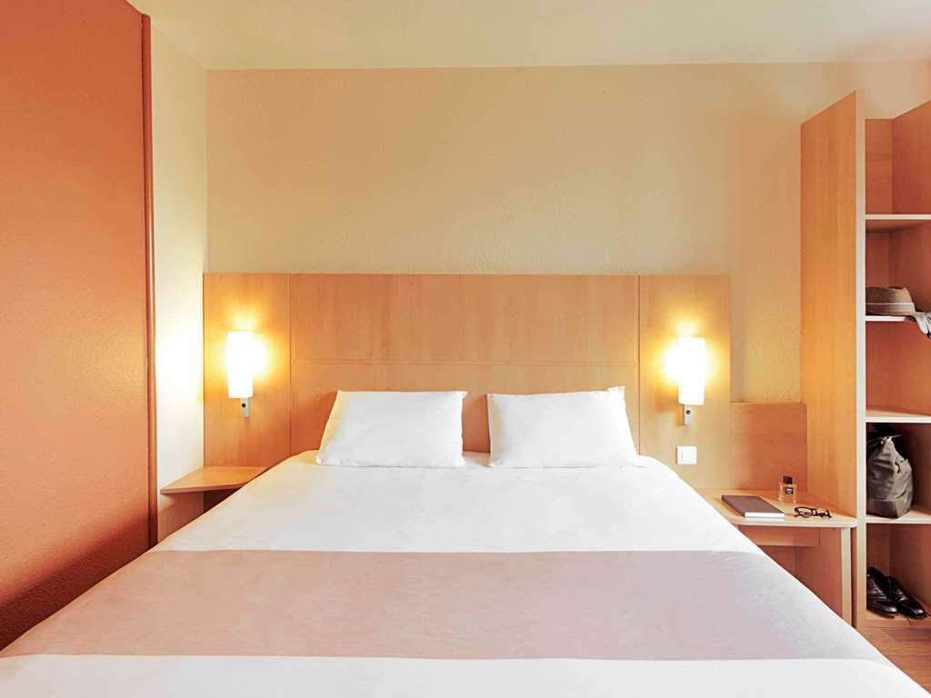Hotel Sarcelles Flanades Rum bild